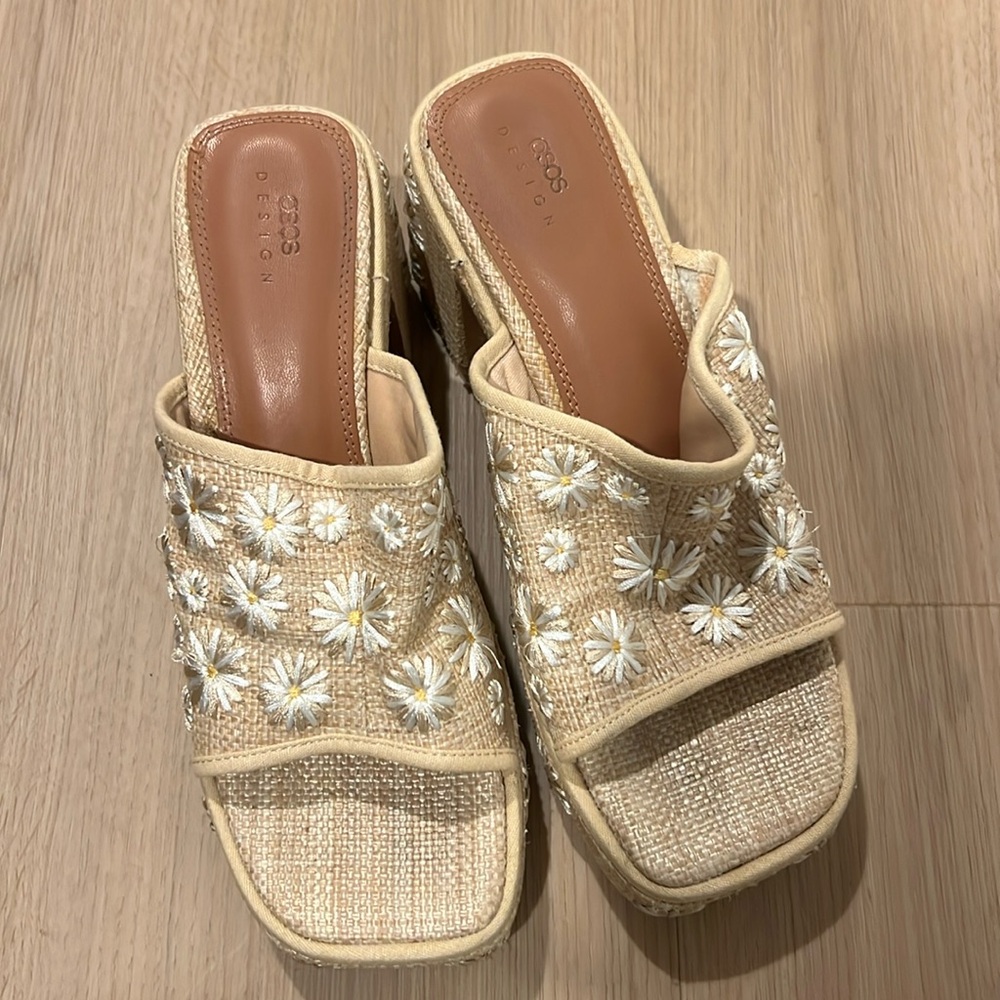 Floral rattan chunk heel sandals